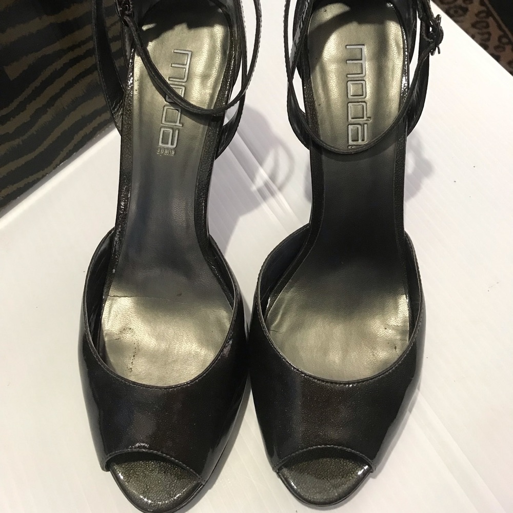 Moda Spana Desert Patent Leather Ankle Strap Heels - Picture 8 of 10